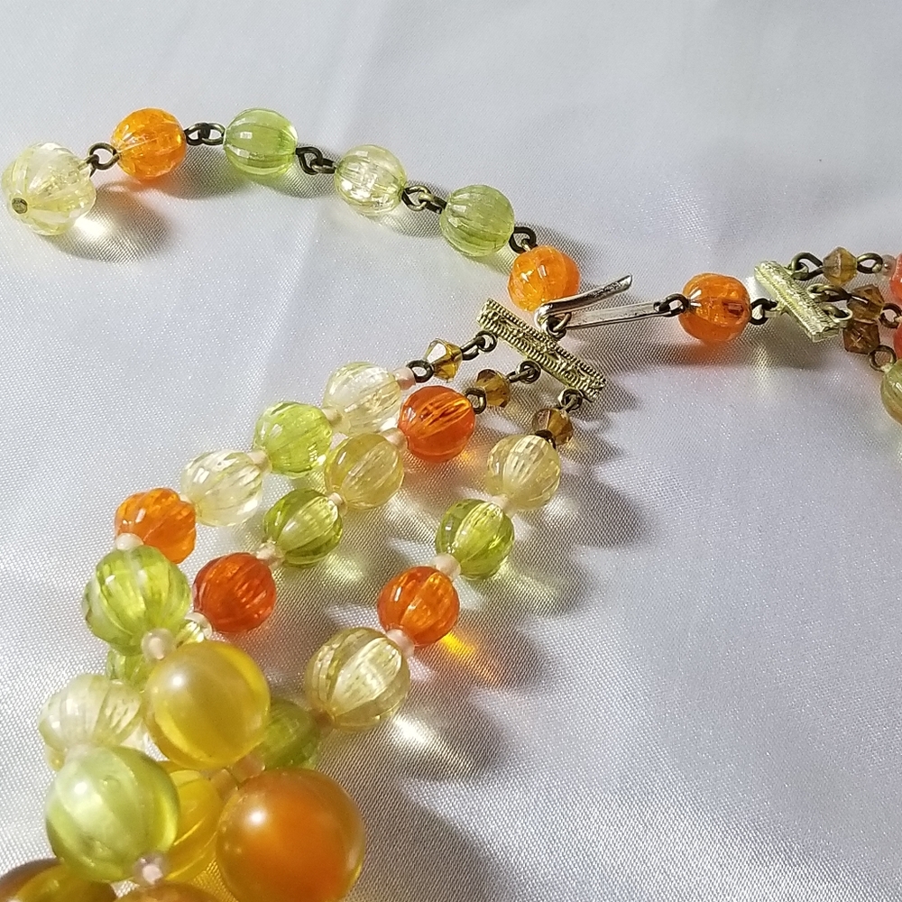 3 strand beaded necklace. Multicolor peach, green, tangerine. Circa 1950s/1960s. - Picture 8 of 14